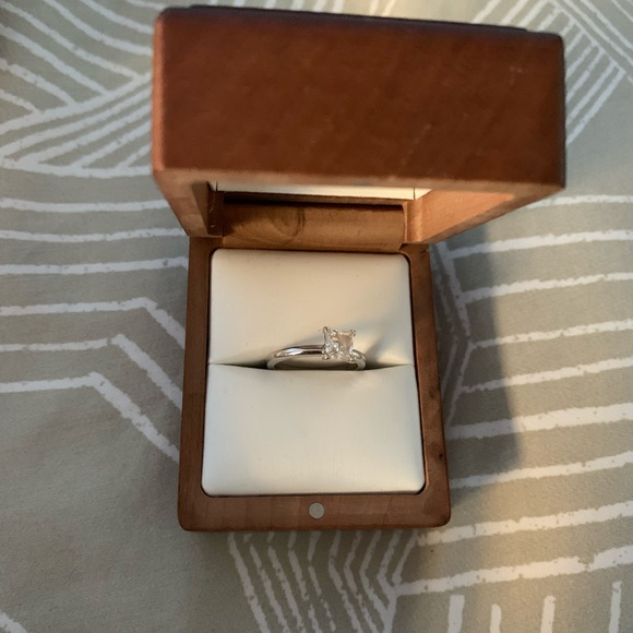 Brilliant earth 18k white comfort engagement ring - Picture 4 of 7